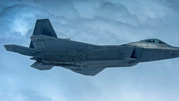 Ini karena sejak awal F-22 -- yang mulai operasional sejak 2005 -- dibuat untuk mendominasi di dalam hal air-to-air combat. Foto: Dok. Dephan AS
