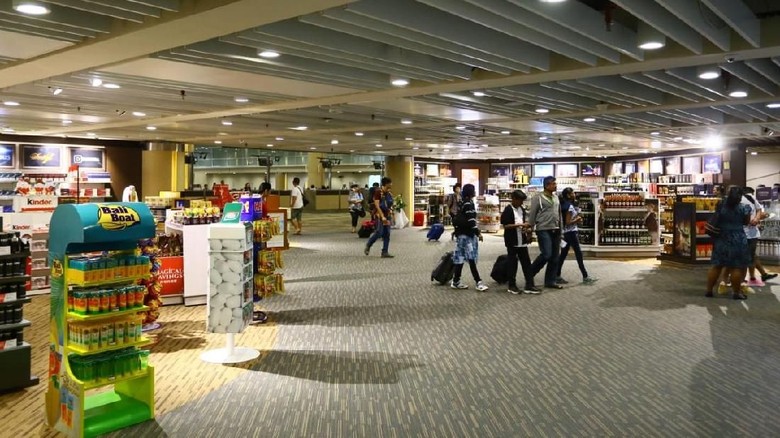 Foto: Duty free di terminal kedatangan Bandara I Gusti Ngurah Rai Bali (Istimewa) Foto: Duty free di terminal kedatangan Bandara I Gusti Ngurah Rai Bali (Istimewa)