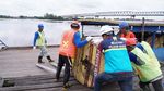 Begini Perjuangan Melistriki Desa Teluk Hiri di Kalteng