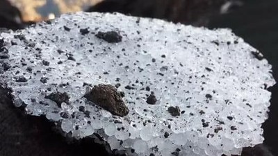 Foto: Lapisan Es Langka di Mahameru yang Viral