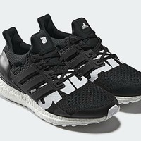 Produk andalan Adidas lainnya yang segera dilansir adalah Undefeated Adidas Ultra Boost. Untuk membeli sneakers ini, kamu setidaknya harus menyiapkan dana US$ 250 atau hampir Rp 3 jutaan. (Foto: ist.)