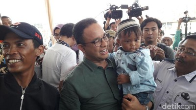 Muhammad Anies Sandi dalam Gendongan Anies