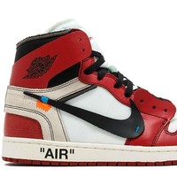 Masih dari Nike, Air Jordan 1 Retro Shadow juga cukup dinantikan. Sneakers model high-top ini hadir dengan harga US$ 160 atau Rp 2,2 juta. (Foto: ist.)