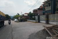 Rumah Mewah Milik Big Bos Miras Oplosan Menyita Perhatian Warga