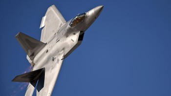 Mesin yang digunakan adalah dua buat Pratt & Whitney F119-PW-100 turbofan yang punya daya dorong sebesar 70 ribu pon. Foto: Dok. Dephan AS