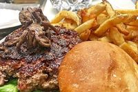 Wow! Di Restoran Ini Ada Burger Berisi Tarantula Panggang