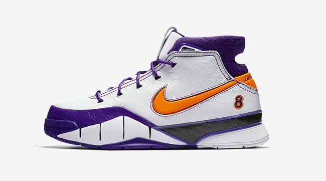 Penggemar Kobe Bryant wajib punya Nike Kobe 1 Protro Final Seconds. Hadir dengan sentuhan warna khas LA Lakers dan bordiran berbentuk angka 8 (nomor punggung Kobe), sepatu ini bisa didapatkan seharga US$ 175. (Foto: ist.)