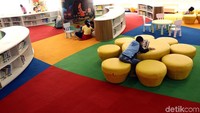  Ruangan juga dibuat warna-warni agar ceria.