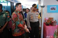 Bupati Kepulauan Sula Hendrata Thes (Randy/detikTravel)