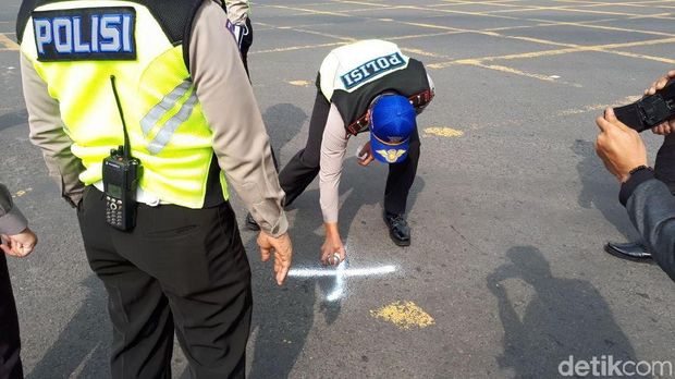 Polisi Mulai Olah TKP Model Mabuk Tabrak Driver Ojek Online