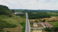 Proyek pelebaran jalan sepanjang 42 kilometer (km). Selain itu, ada pembangunan jalan baru sepanjang 5 km, dan sudah selesai sekitar 2 km.Proyek tersebut berlangsung selama 3 tahun, Desember 2015-November 2018.Foto: Dok. PT Wijaya Karya (Persero) Tbk