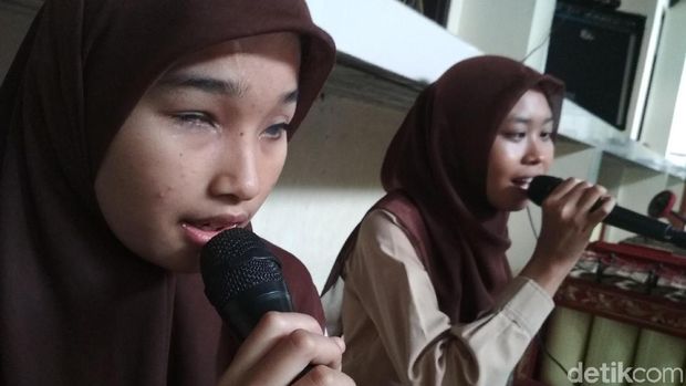 Dua sindennya juga penyandang tunanetra