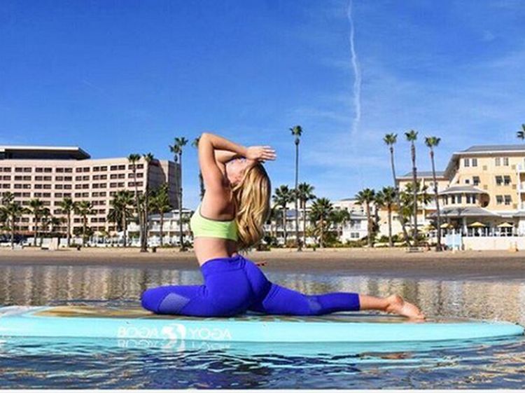 Serunya S.U.P. Yoga di Berbagai Negara, Berani Coba?