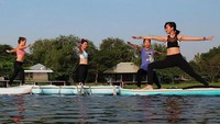 Kelas SUP Yoga juga dibuka di Thailand. (Foto: Instagram/wesup_th)