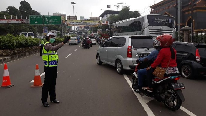 Jalur Puncak Diberlakukan Satu Arah hingga Pukul 11.00 WIB