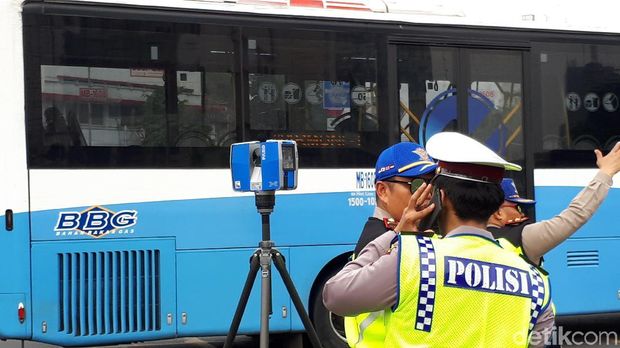 Polisi Selesai Olah TKP Model Tabrak Driver Ojek Online di Harmoni