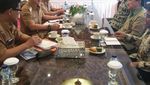 Begini Gaya Makan Zumi Zola Saat Menjabat Sebagai Gubernur Jambi!