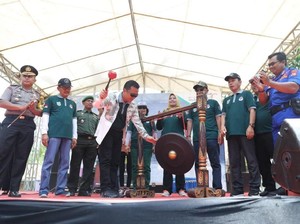 Menpora Buka Kejuaraan Selancar Internasional Krui Pro 2018