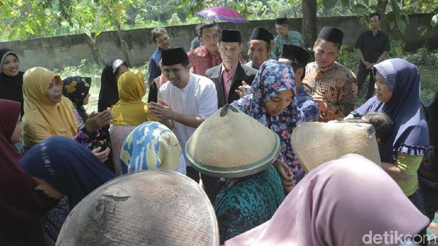 Di Nganjuk Emil bertemu banyak kerabatnya