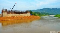 Sementara, pengusahaan Tol Batang-Semarang dilakukan melalui investasi PT Jasamarga Batang-Semarang dengan komposisi saham dimiliki oleh PT Jasa Marga dan PT Waskita Karya.