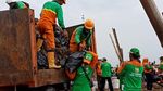 Foto: Aksi Gempur Sampah di Teluk Jakarta