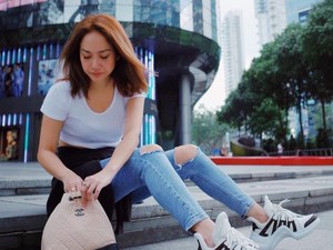 Santai Banget, Siapa Sangka Gaya Kasual BCL Ini Sampai Rp 65 Juta
