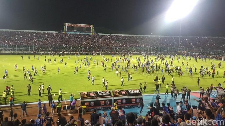 Ini Detik-detik Rusuh Laga Arema vs Persib yang Dicatat Polisi Ini Detik-detik Rusuh Laga Arema vs Persib yang Dicatat Polisi