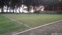 Menurut pengelola pantai, mereka menerima permohonan izin dari panitia sekitar dua minggu lalu. Namun, di dalam surat permohonan izin tidak dijelaskan secara mendetail susunan acara. Surat izin yang masuk, lanjut dia, hanya permohonan pinjam tempat untuk acara.  (Foto: Wikha Setiawan/detikcom)