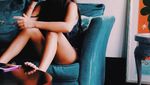 Begini Gaya Si Cantik Valerie Thomas Saat Makan Rendang dan Minum Jus