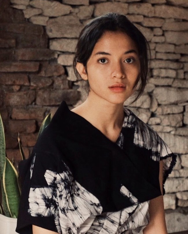 Satu lagi rancangan Lulu Lutfi Labibi yang dipakai Putri Marino. (Foto: Instagram/Putri Marino)