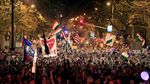 Lautan Cahaya Lampu Ponsel di Demo Anti-Pemerintah Hongaria