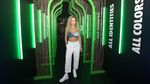 Rita Ora Menjajakan Minuman Sambil Nge-DJ