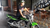 Sebuah akun instagram dengan nama @kawasaki_madiun, menawarkan motor Ninja tipe SS 150cc dengan harga Rp 81 juta. Akun tersebut ada milik Dealer Kawasaki Madiun yang ada di Jalan Cokroaminoto yang memiliki cabang di Ponorogo, Magetan dan Ngawi. Motor itu pun sudah ada yang menawarnya.
