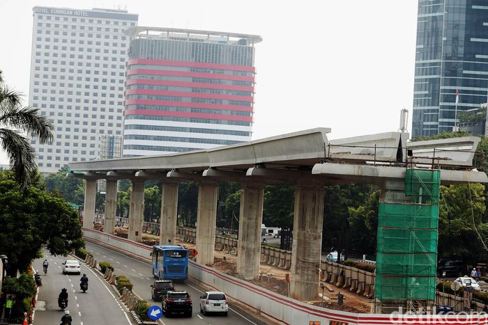 Wujud Lintasan LRT Jabodebek di Kuningan Mulai Tampak