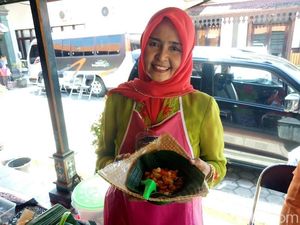 Habis Ayam Kesrut, Terbitlah Festival Rujak Cemplung