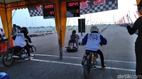 Untuk peserta drag bike ada 215 peserta, sedang untuk komunitas Honda Cup mulai tadi malam mencapai 4 ribu yang hadir dari berbagai kota.