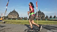 Lomba lari ini diikuti peserta dari dalam dan luar negeri.