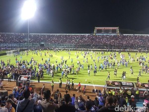 Tiket Laga Arema vs Persib Tak Berasuransi