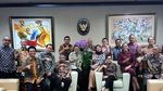 Gaya Sri Mulyani Malam Mingguan Bareng Suami dan Pejabat Kemenkeu