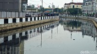 Sungai ini bersih karena selalu dibersihkan oleh Pasukan Oranye.