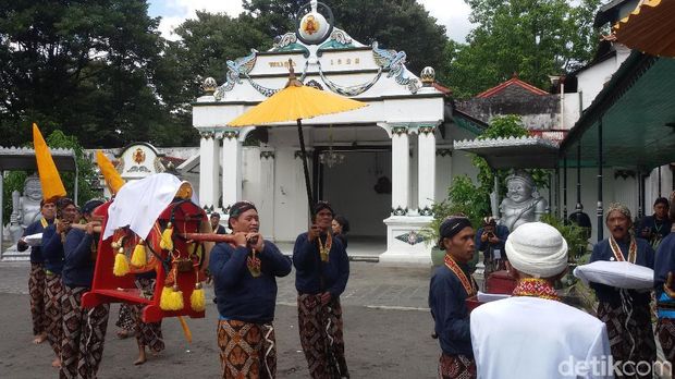 HUT Kenaikan Tahta Sultan HB X, Wisata Keraton Yogya Ditutup