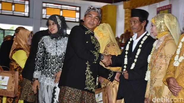 Tak Pernah Cerai, Tahuri-Raustri Nikah Lagi Disaksikan Anak Cucu