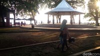 Polisi menegaskan bahwa pelaksanaan tari erotis di Pantai Kartini Jepara, tidak sesuai dengan jadwal yang diajukan panitia saat meminta izin ke Polres Jepara.  (Foto: Wikha Setiawan/detikcom)