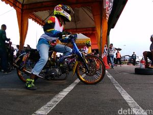 Motor Jadul Honda Adu Kebut Drag Race