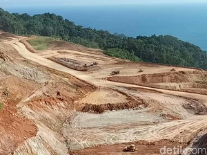 Ssst...! Ancaman Penjara ke Pemberi Izin Tambang Ilegal Dihapus