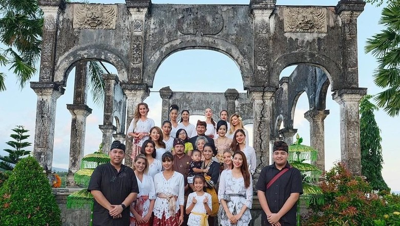 Foto: Reuni finalis Miss Universe 2015 di Bali (anindyakputri/Instagram) Foto: Reuni finalis Miss Universe 2015 di Bali (anindyakputri/Instagram)