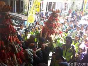 Larung Tumpeng Gono Bau, Wujud Syukur Atas Berkah Telaga Sarangan