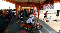 Dalam Event lomba drag bike berjarak 201 meter tersebut merebutkan Piala Walikota Surabaya dan Poltesbates Surabaya diikuti 215 peserta dari Jawa Tengah, Jawa Timur dan Bali, Kalimantan dan Sumatera.