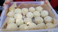 Bola Nasi Kuning Renyah yang Pedas Manis dan Cantik Kreasi Chef Petty Elliot
