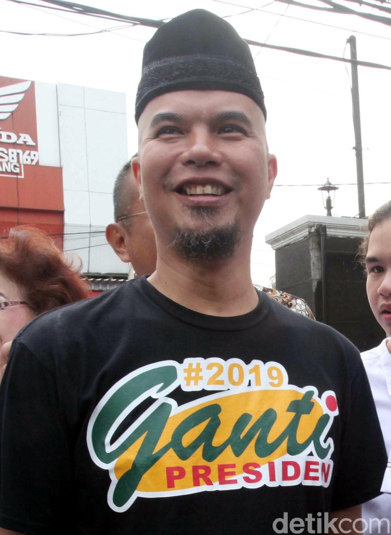 Deklarasi #2019GantiPresiden Dibubarkan, Dhani: Sing Waras Ngalah Deklarasi #2019GantiPresiden Dibubarkan, Dhani: Sing Waras Ngalah